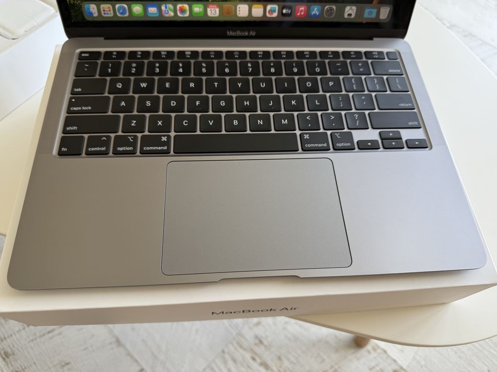 Apple MacBook Air 13 2020 intel i3 8/256Gb