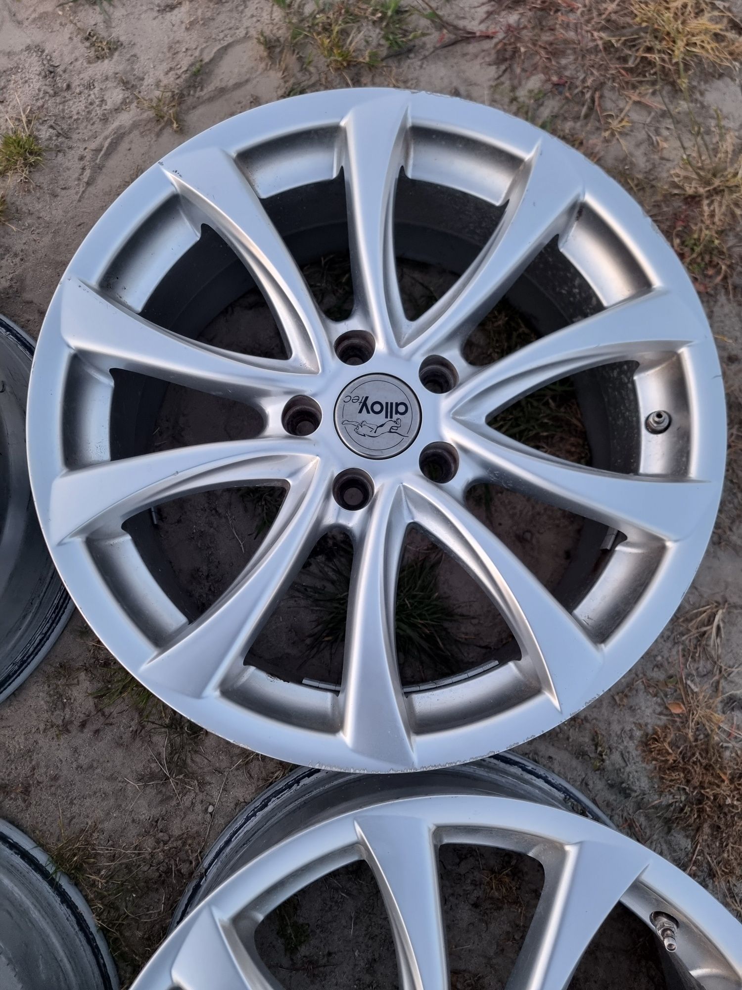 4x Felgi aluminiowe 5x114.3 18 "