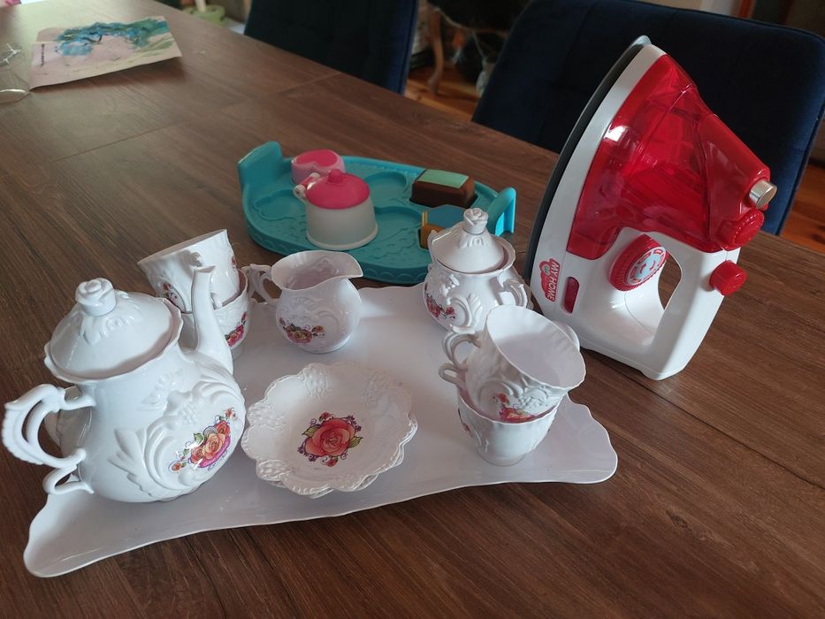 Zestaw filiżanki plus żelazko dla dzieci