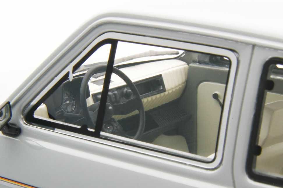 Model 1:18 Laudoracing-Model Fiat 126 Personal 4 Silver 1978 LM167A