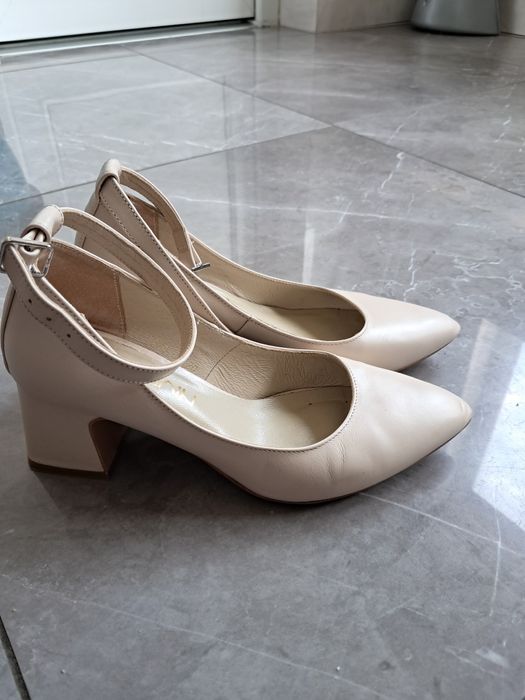 Жіночі шкіряні туфлі, взуття