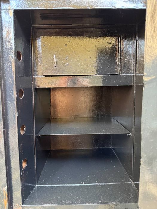 Продам сейф,огне-взломостойкий.