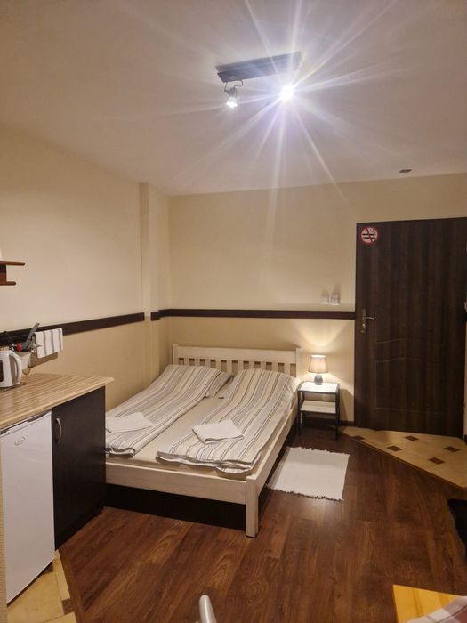 Pokój z łazienką i mini aneksem