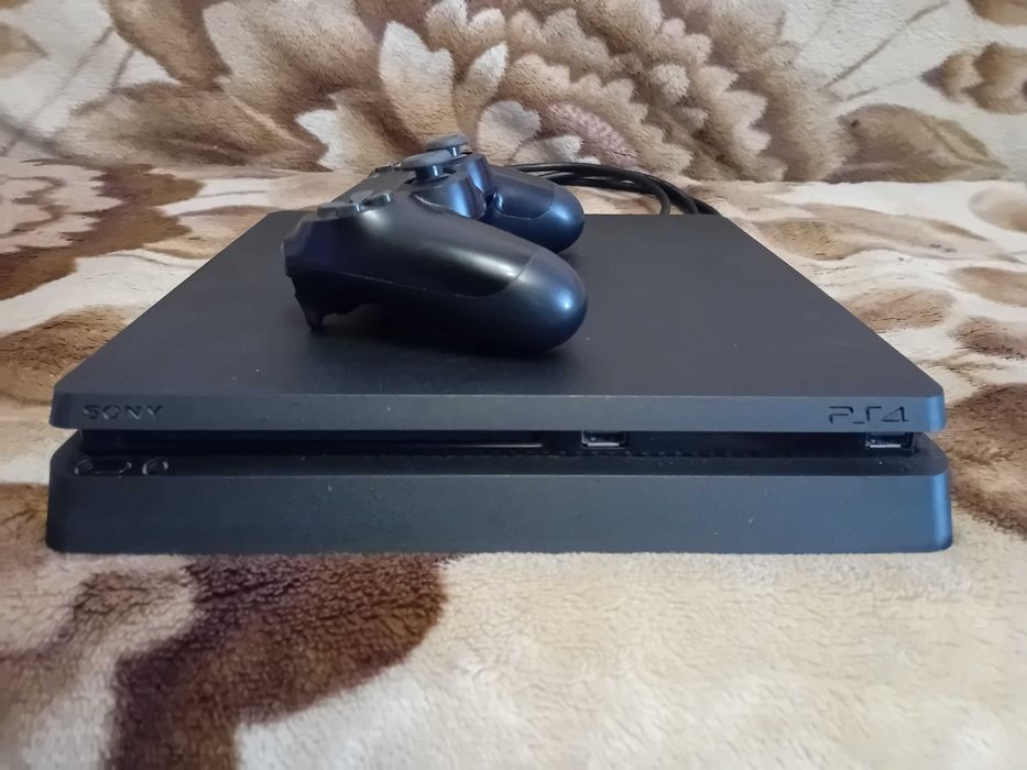 Playstation 4  PS4 1000Gb gold hen 6.72 встановлено 37 ігор