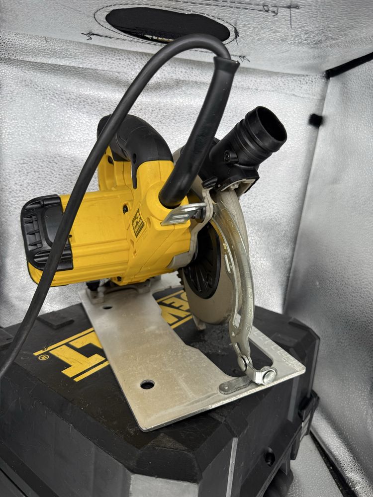Пила дисковая сетевая DeWALT DWE575 дискова мережева паркетка