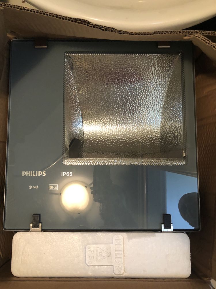 Прожектор PHILIPS RV315 Светильник ,Освещение В наличии 6 штук