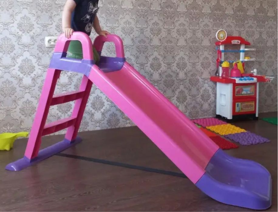 Продам дитячу горку рожеву