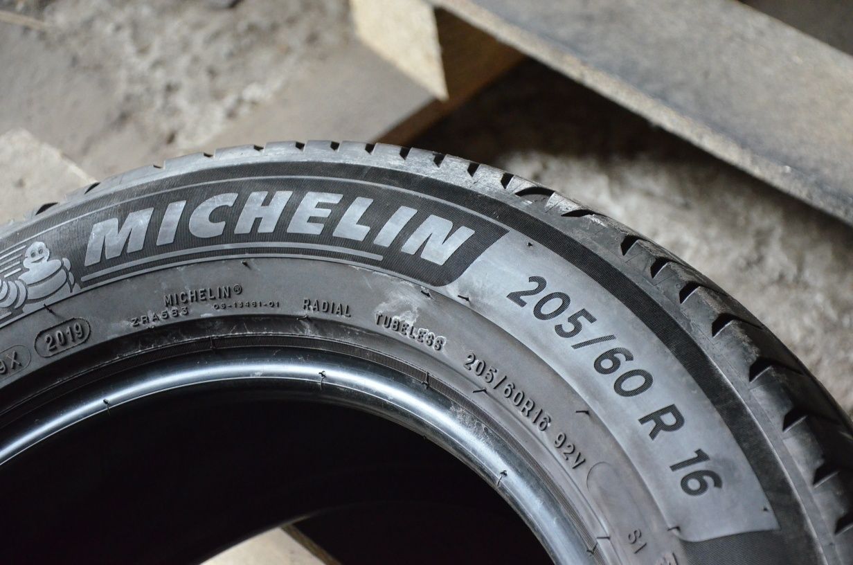 Резина шини колеса літо літні 205 60 r16 Michelin Gtyres