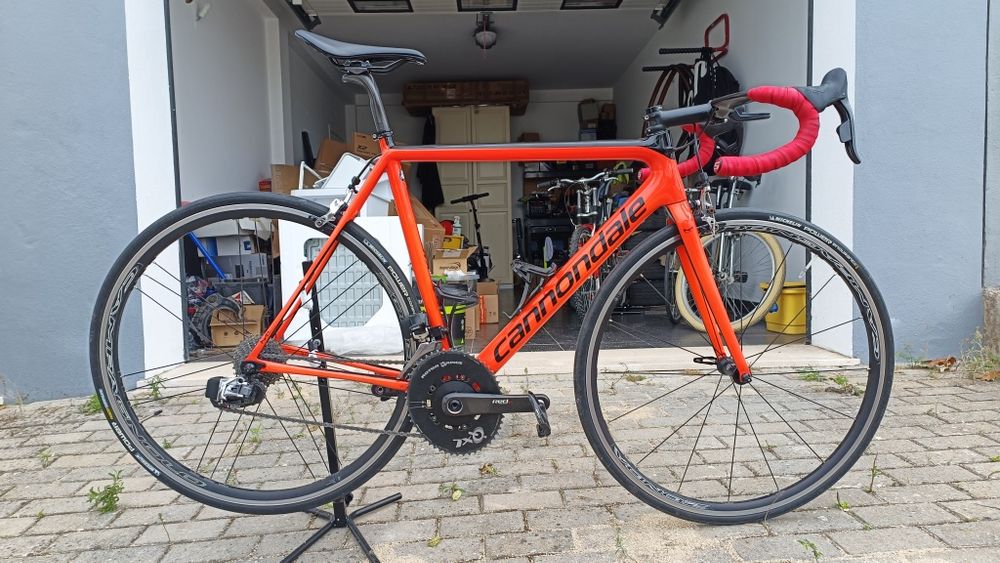 Cannondale supersix evo hi mod SRAM RED ETAP eletrônico. Bike de topo