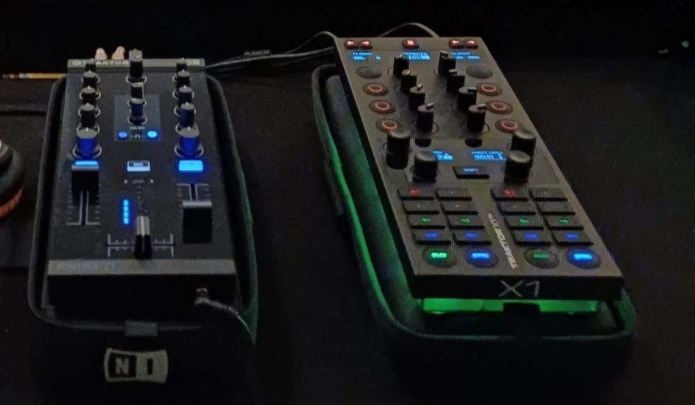 Vendo NI Traktor X1 MK3 e Z1 MK2 com bolsas transporte