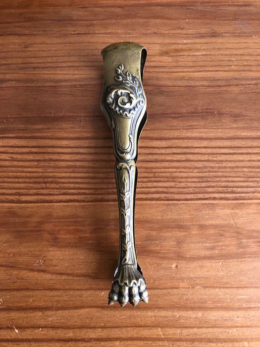 Pinça de açúcar em garra