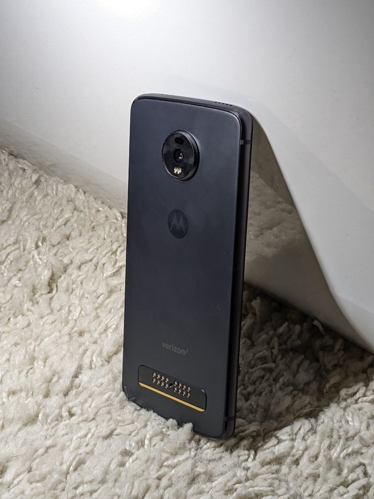 Motorola Z4 - телефони " як нові ".