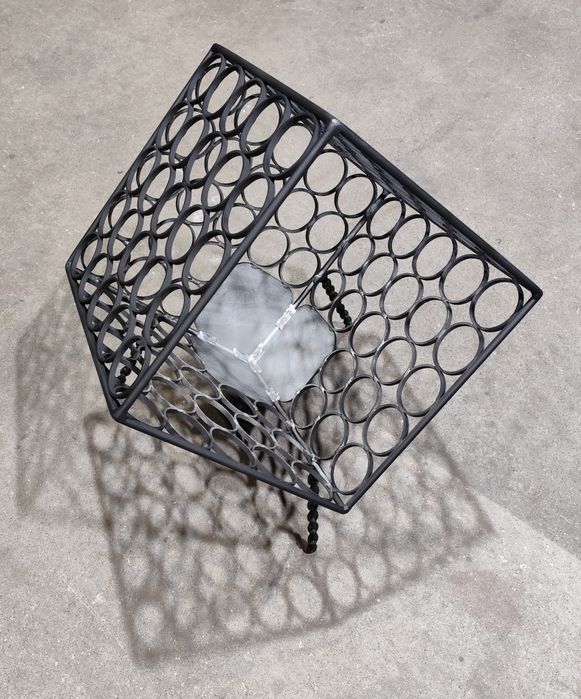 Metalowy kosz , palenisko ogrodowe