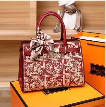 Сумка з вишивкою, нова, розмір - 28х13,5х20см