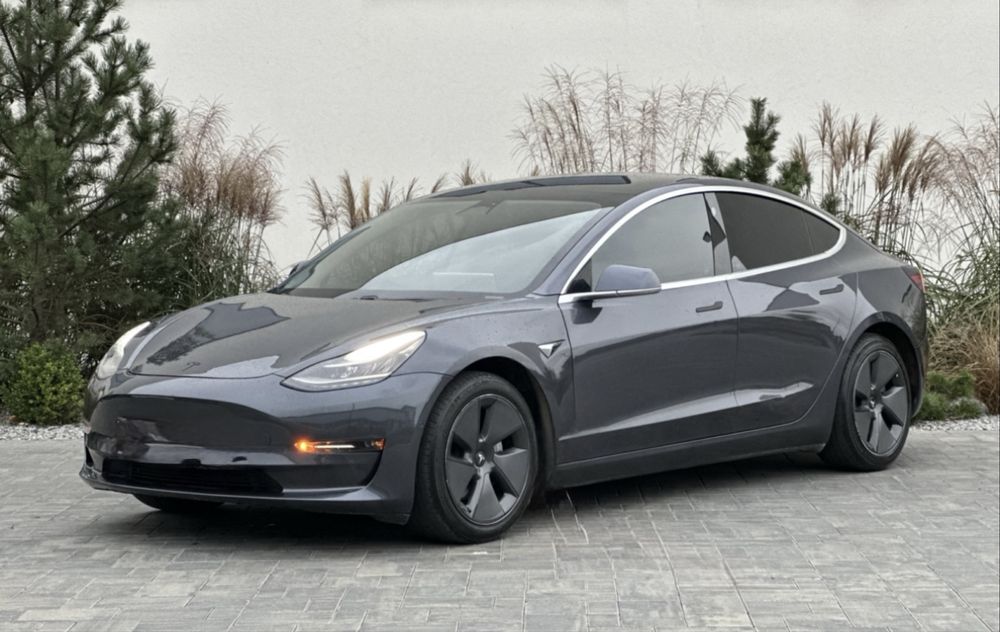 Здам Tesla Model 3 в оренду (м. Львів) — повний привід