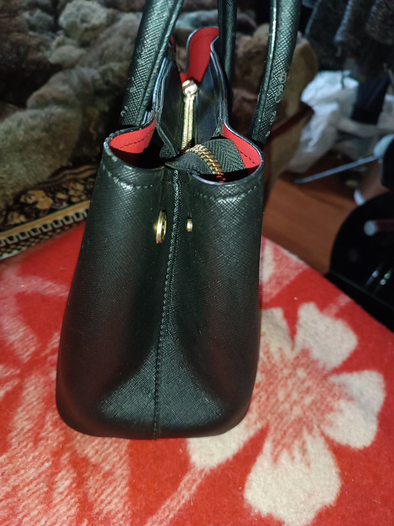 Шикарна сумочка Prada