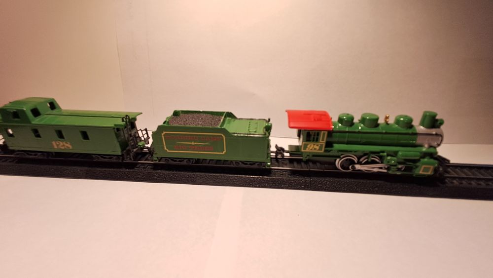 Parowóz Maisto z weglarką oraz wagonem pocztowym 1:131