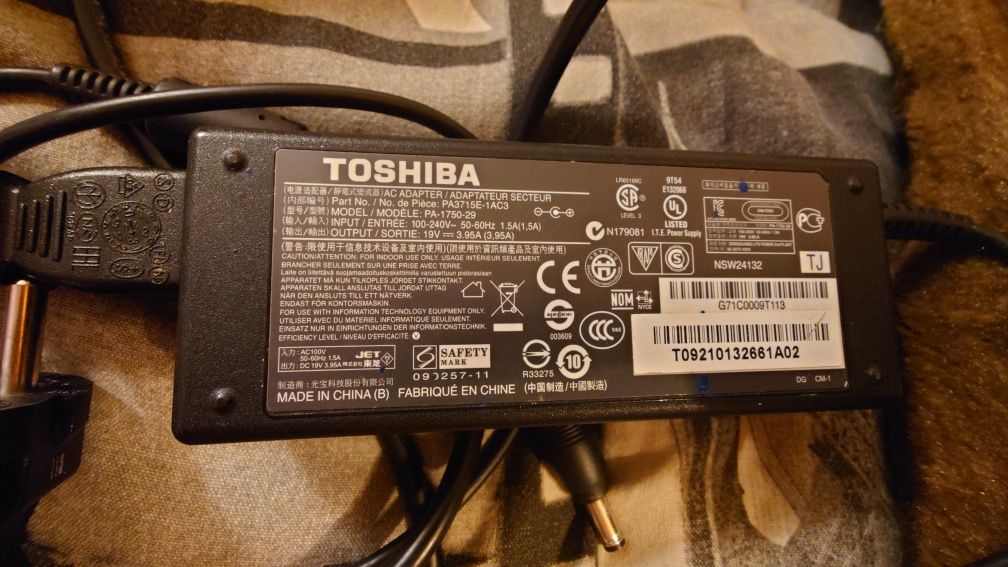 Zasilacz Toshiba 19V 3.95A