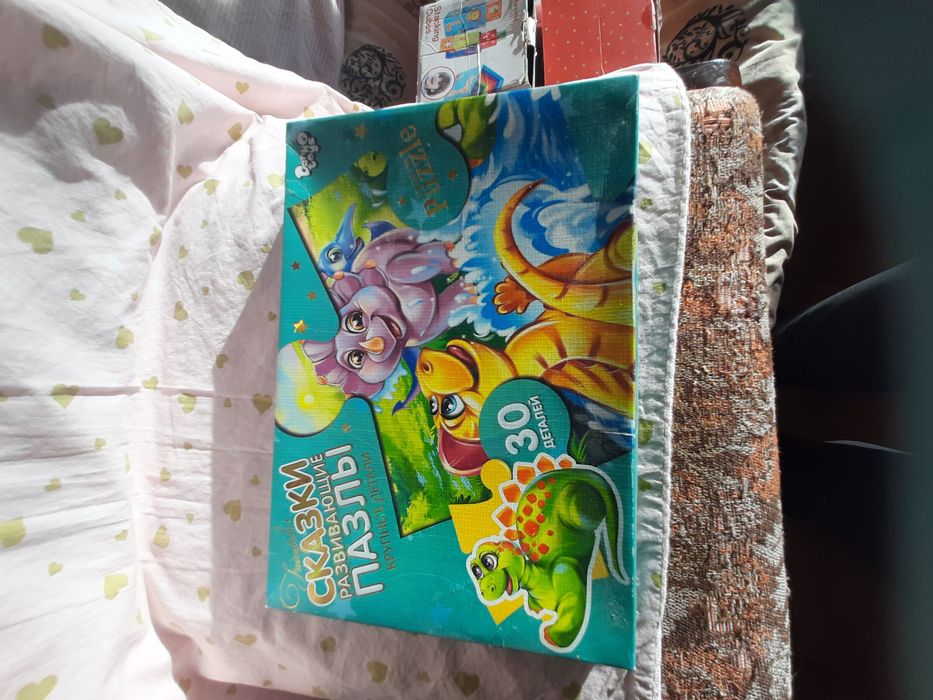 Продам пазли динозаври