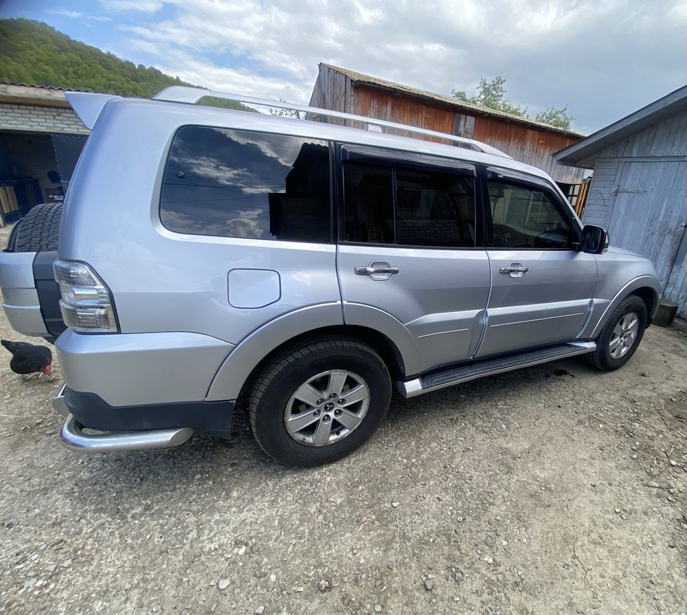 Продам власну машину Mitsubishi Pajero Wagon