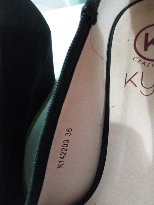 Buty baleriny na koturnie zamsz czarne eleganckie retro vintage