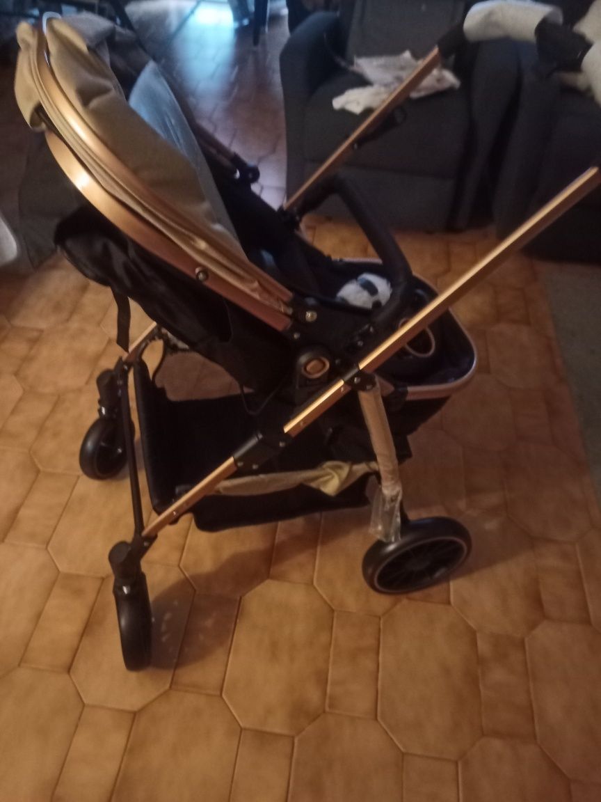 Carrinho de bebê novo sem uso