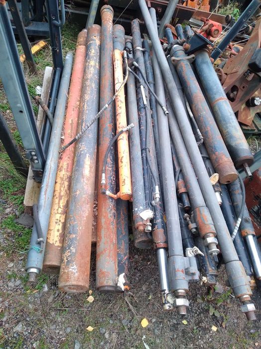 siłowniki hydrauliczne różne wózki widłowe, ładowarki