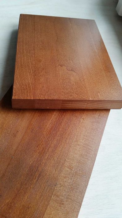 Stylowa szafka wisząca z litego drewna