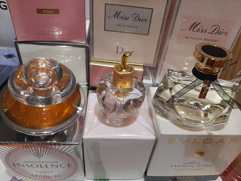 Парфуми Valentino Bvlgari  Prada Oscar De La Renta Ungaro Lolita