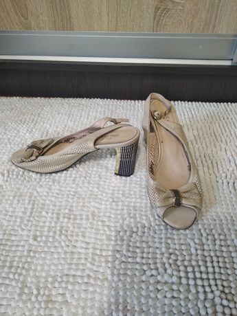 Жіноче взуття босоніжки