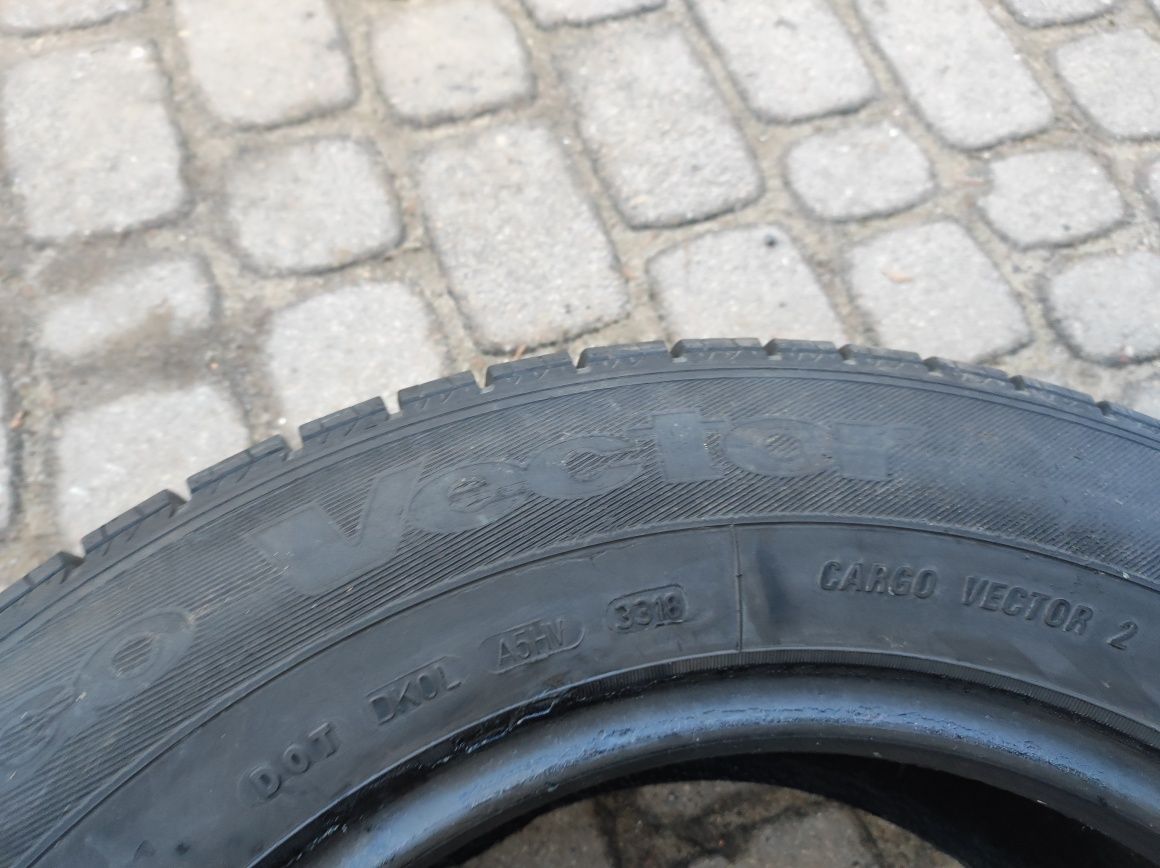 215.65.16c Dwie opony Wielosezonowe Goodyear Cargo Vector