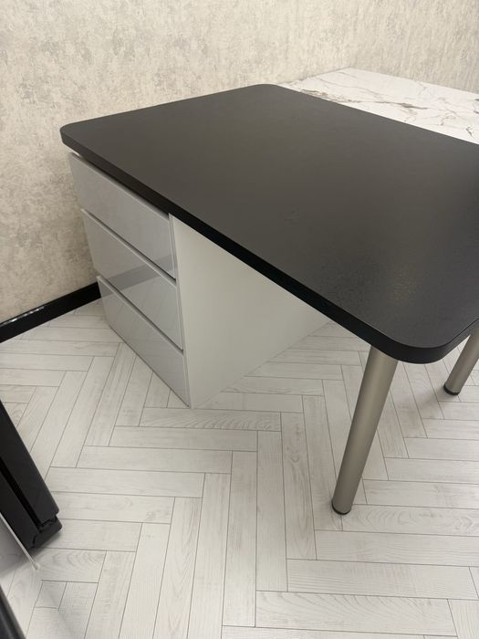 Продам стол