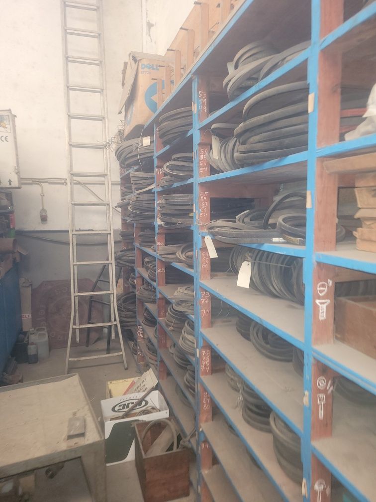 Grande lote de correias trapezoidal
