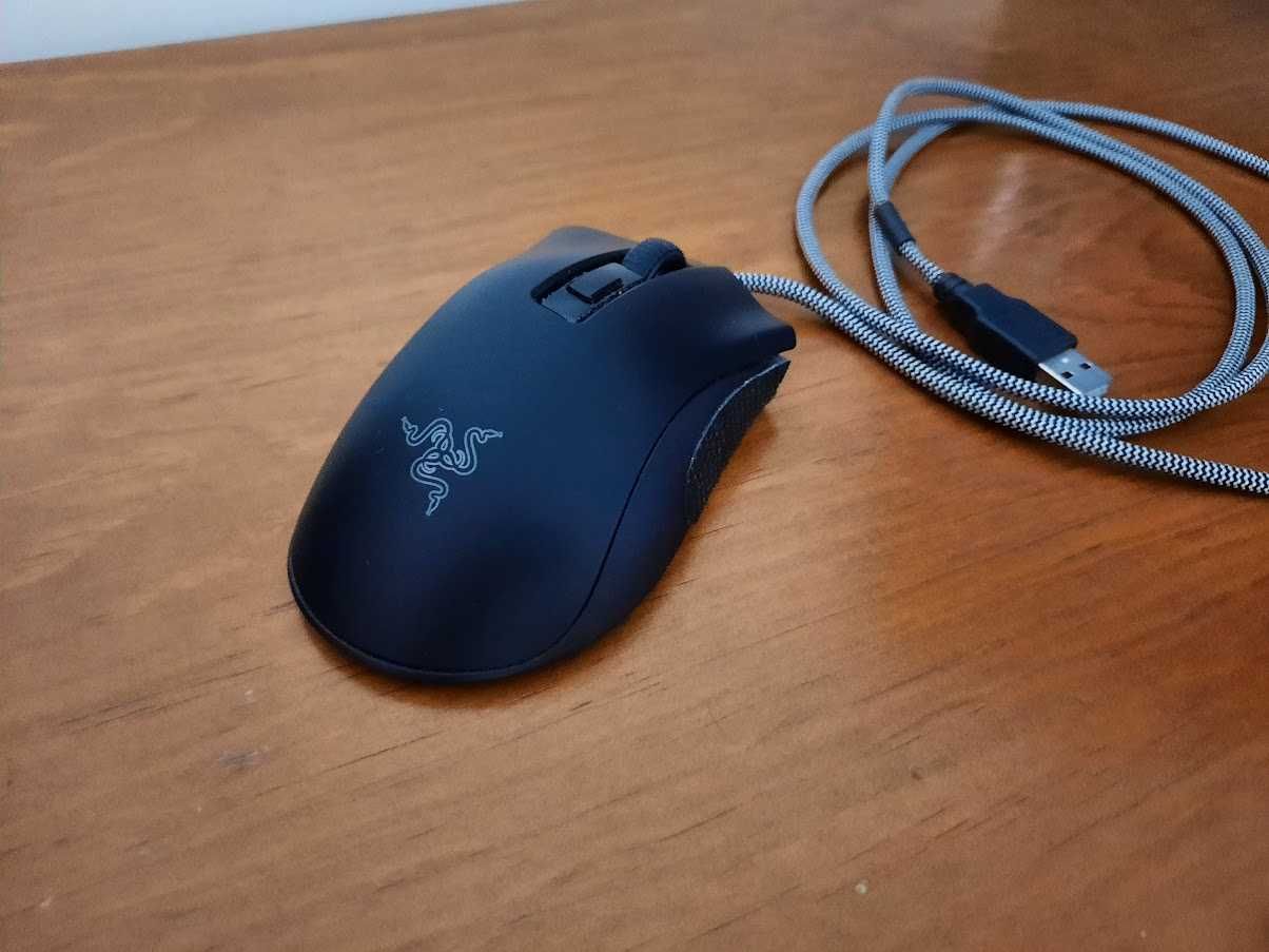 Razer DeathAdder V2 Mini c/ Skates Arc 2 e Cabo Paracord