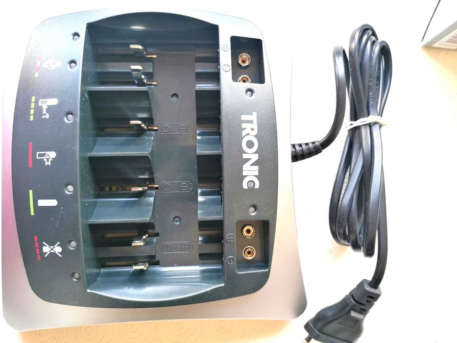 Carregador de pilhas (recarregáveis) Ni-MH e Ni-CD, nunca usado