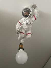 Lampa wisząca małpa astronauta biała