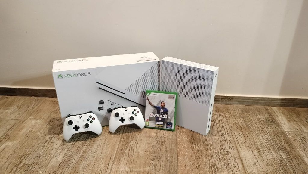 Xbox one s + FIFA 23