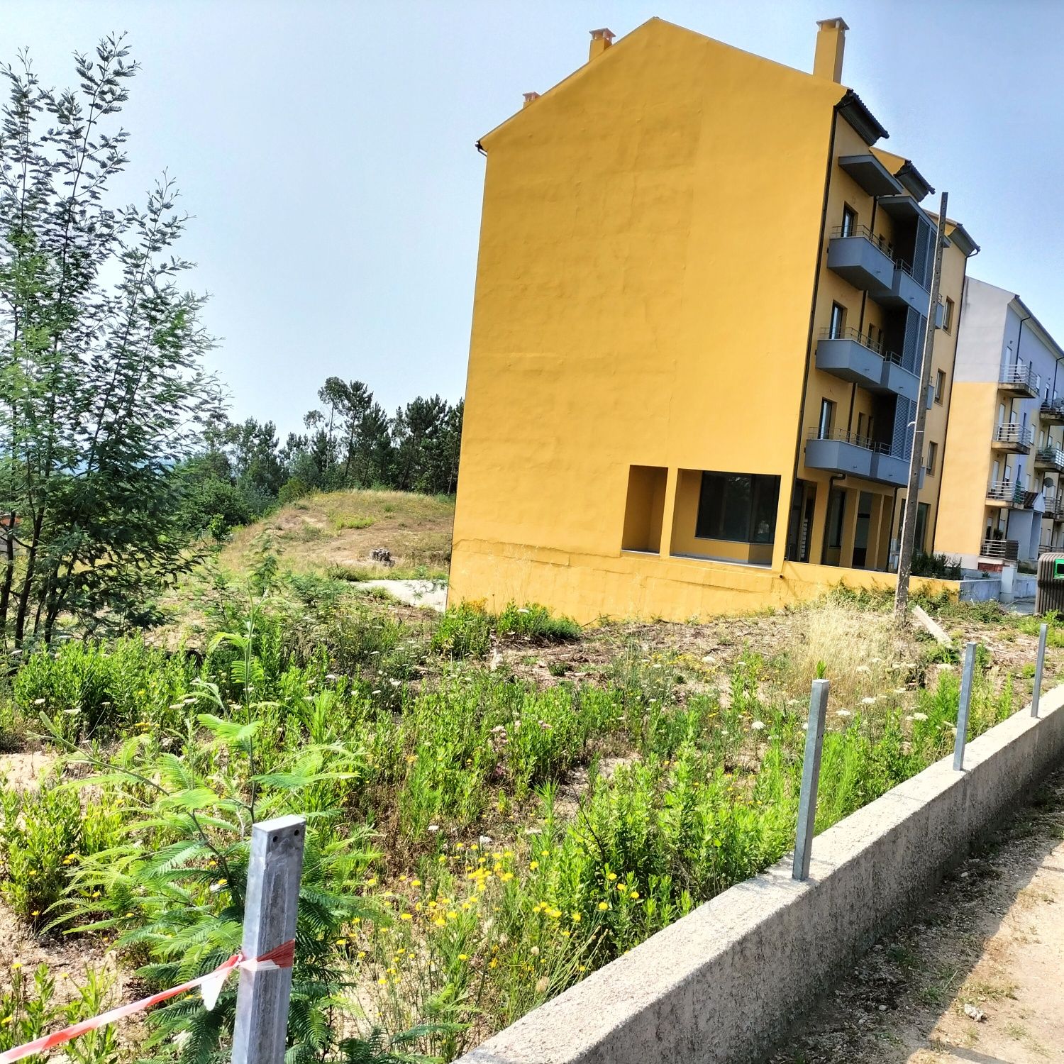 Lote de terreno na urbanização da Catraia.