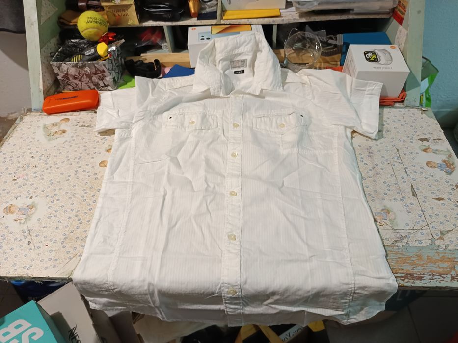 Vendo a camisa branca para mulher bom estado