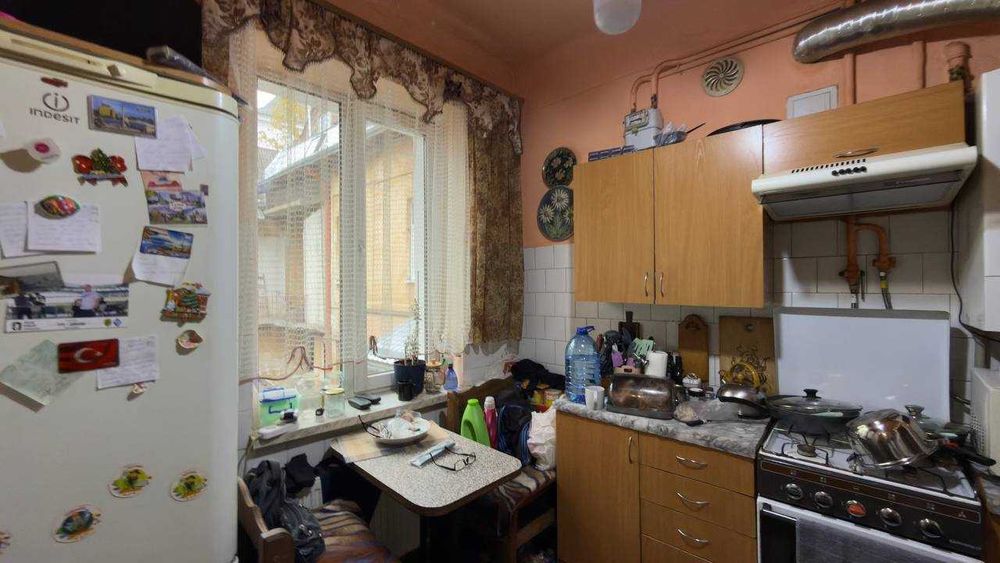 Продаж 2-кім квартири по вул. Б. Хмельницького. (церква Св. Онуфрія.)