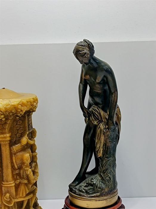 Wenus wychodząca z wody.Figurka z terakoty .Antyk.