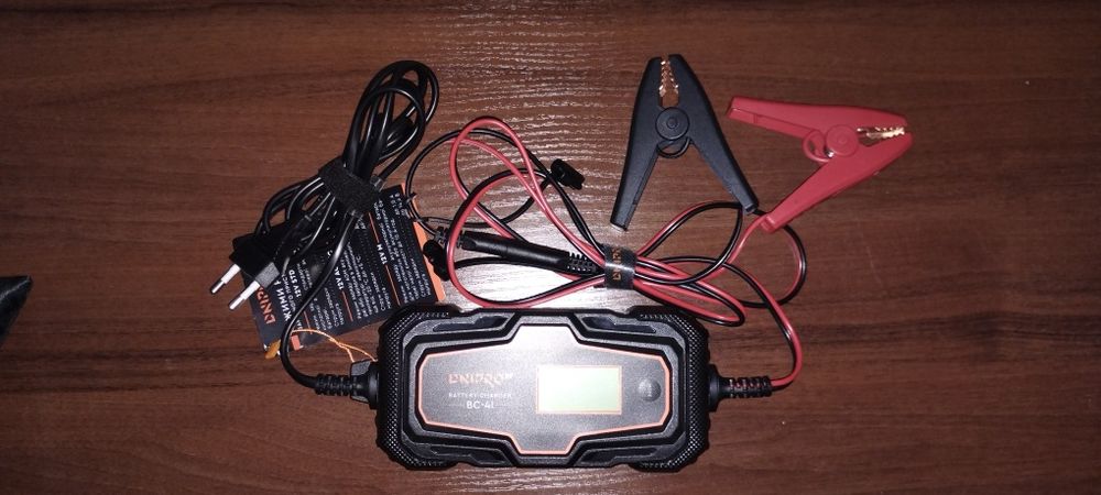 Майже новий Зарядний пристрій Dnipro-M BC-4l самовивіз!