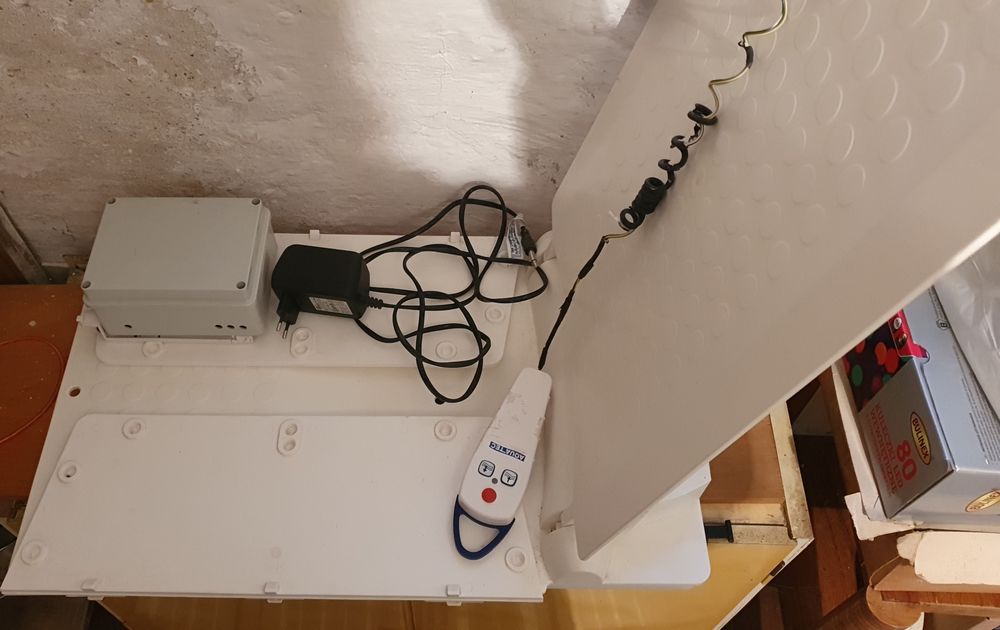 Podnośnik wannowy na pilota