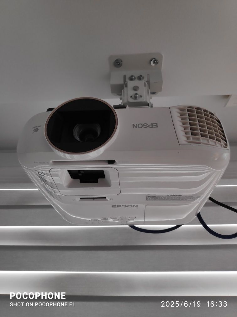 Projektor Epson EH-TW5650 Full HD / 3D / HDMI + oryginalna lampa i uch