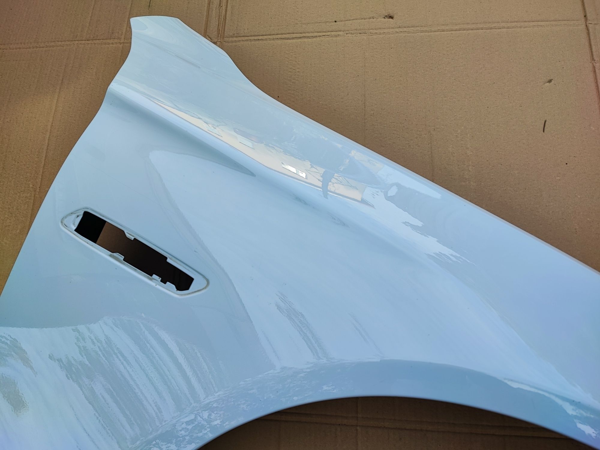 Błotnik przedni prawy BMW F10 F11 pierwszy lakier aluminium