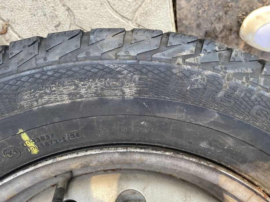 Резмна с дисками б/у зима 215/65 R16