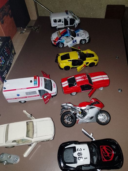 Модельки машин, колекційні