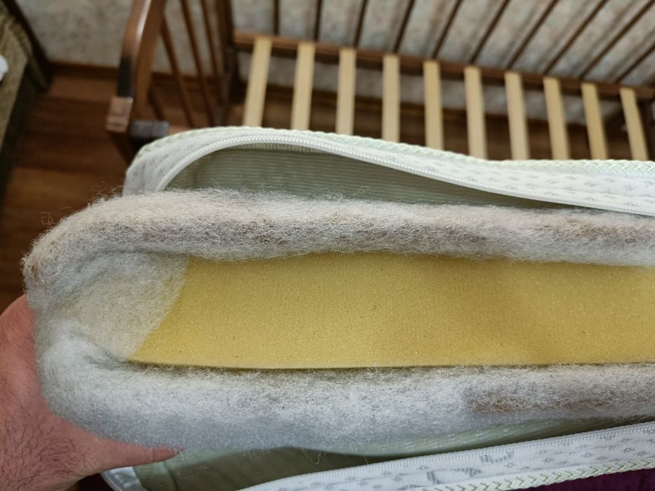 Дитяче ліжечко з маятником