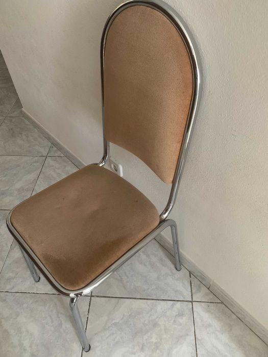 Cadeiras usadas para sala de refeições