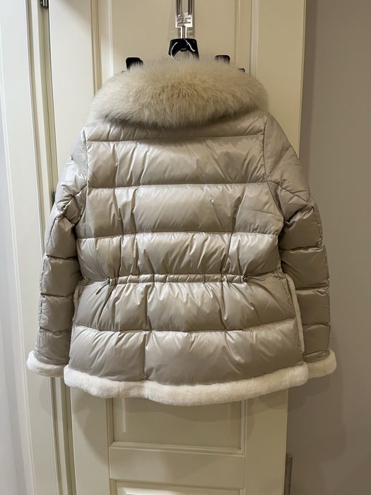 Пухова куртка з натуральним хутром